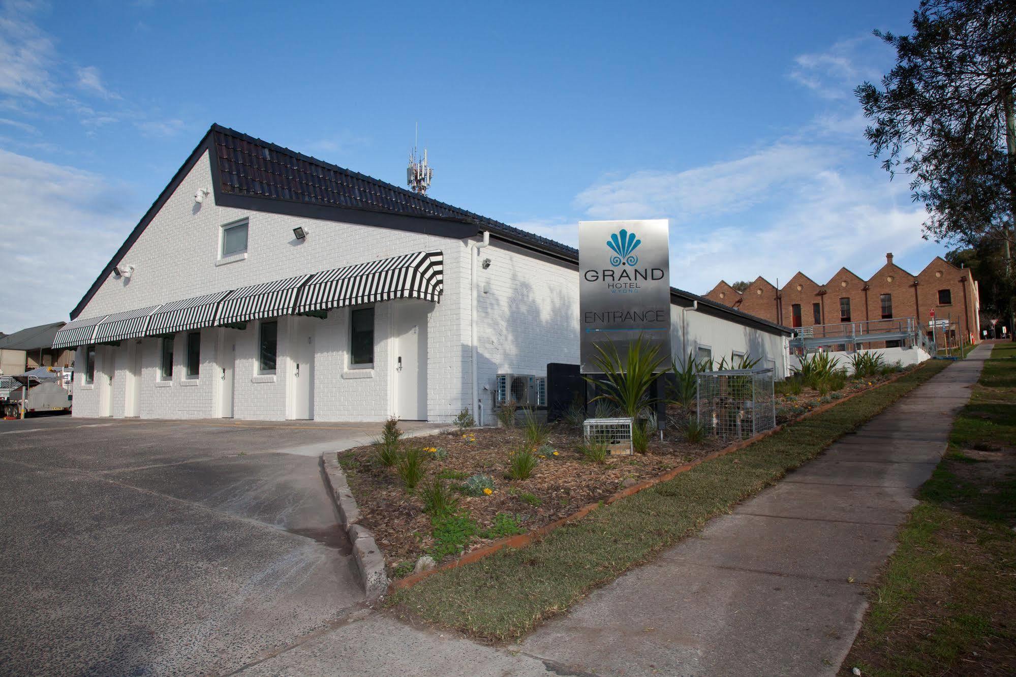 Grand Hotel And Studios Wyong Exterior photo